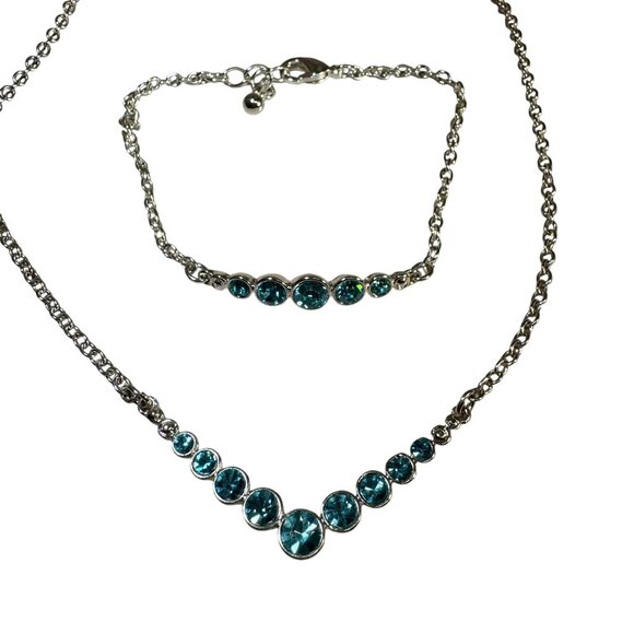 Silver & Aquamarine Crystal Vintage Avon/NRQ necklace & bracelet set - Picture 1 of 6